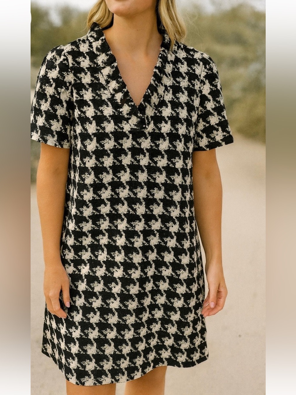 VOY V-Neck Short Sleeve mini dress Black & Cream Size S